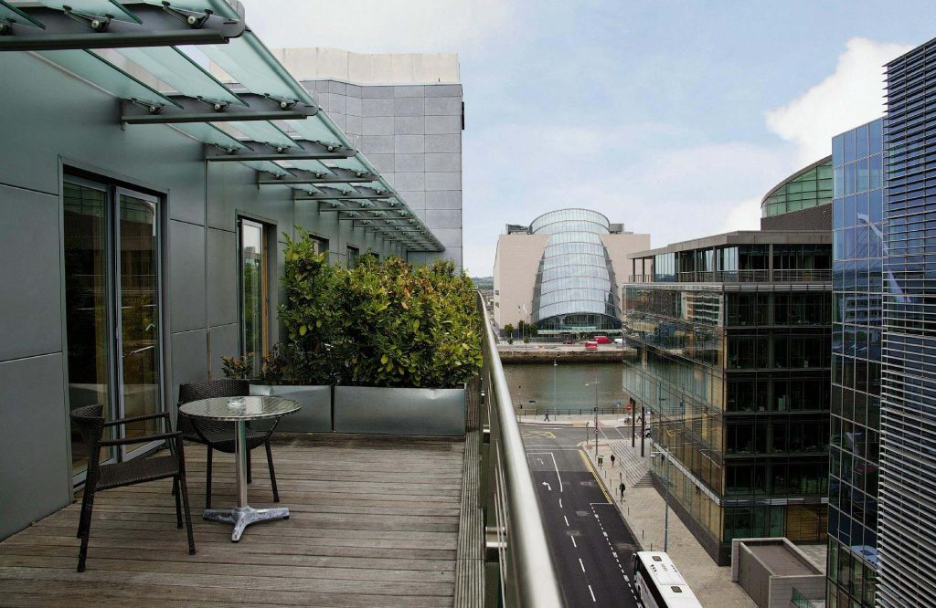 Dublin: Budget-Friendly Hotel Tour in the Irish Capital