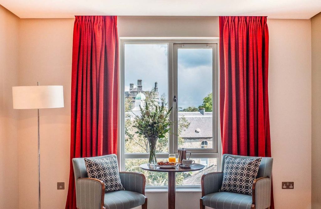 Kilkenny: Budget-Friendly Hotel Tour in the Ancient City